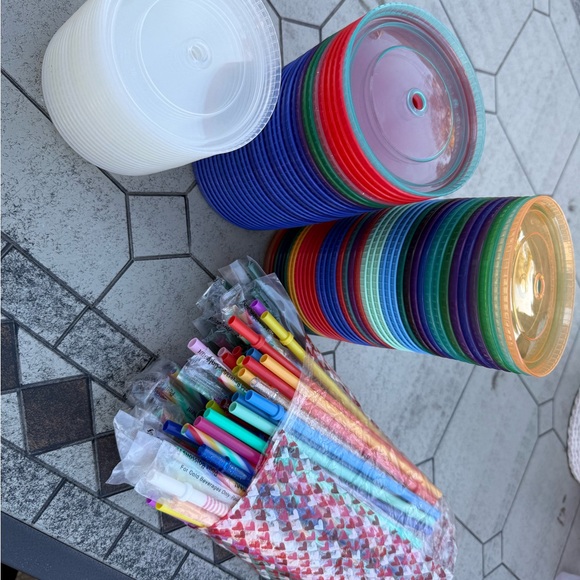 Starbucks Cold Cups Reusable Plastic with Lid/Straw - Picture 4 of 4